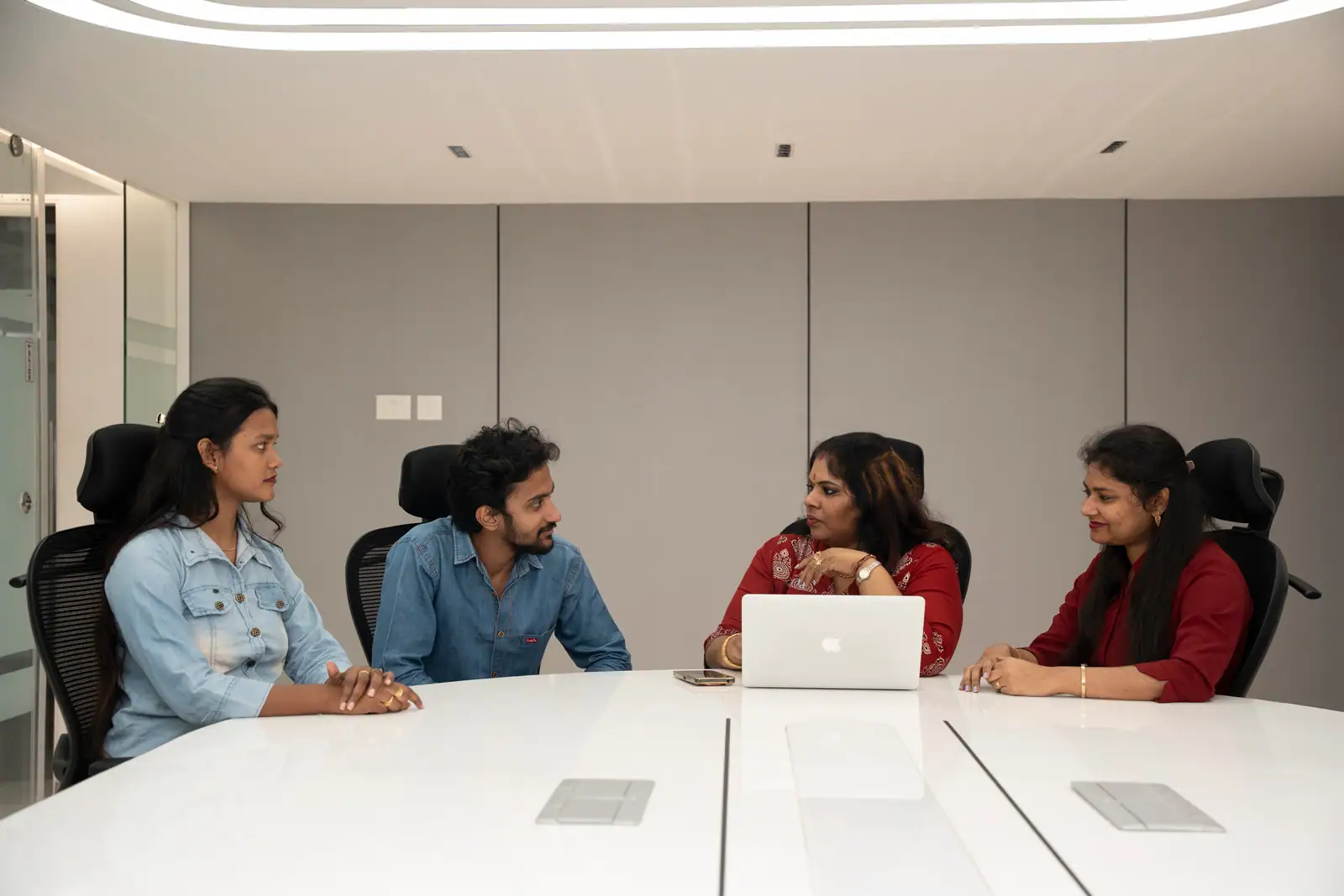 A Croyez consultation at the meeting table